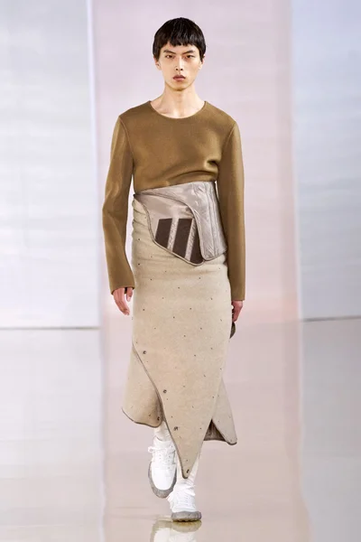 Look 28